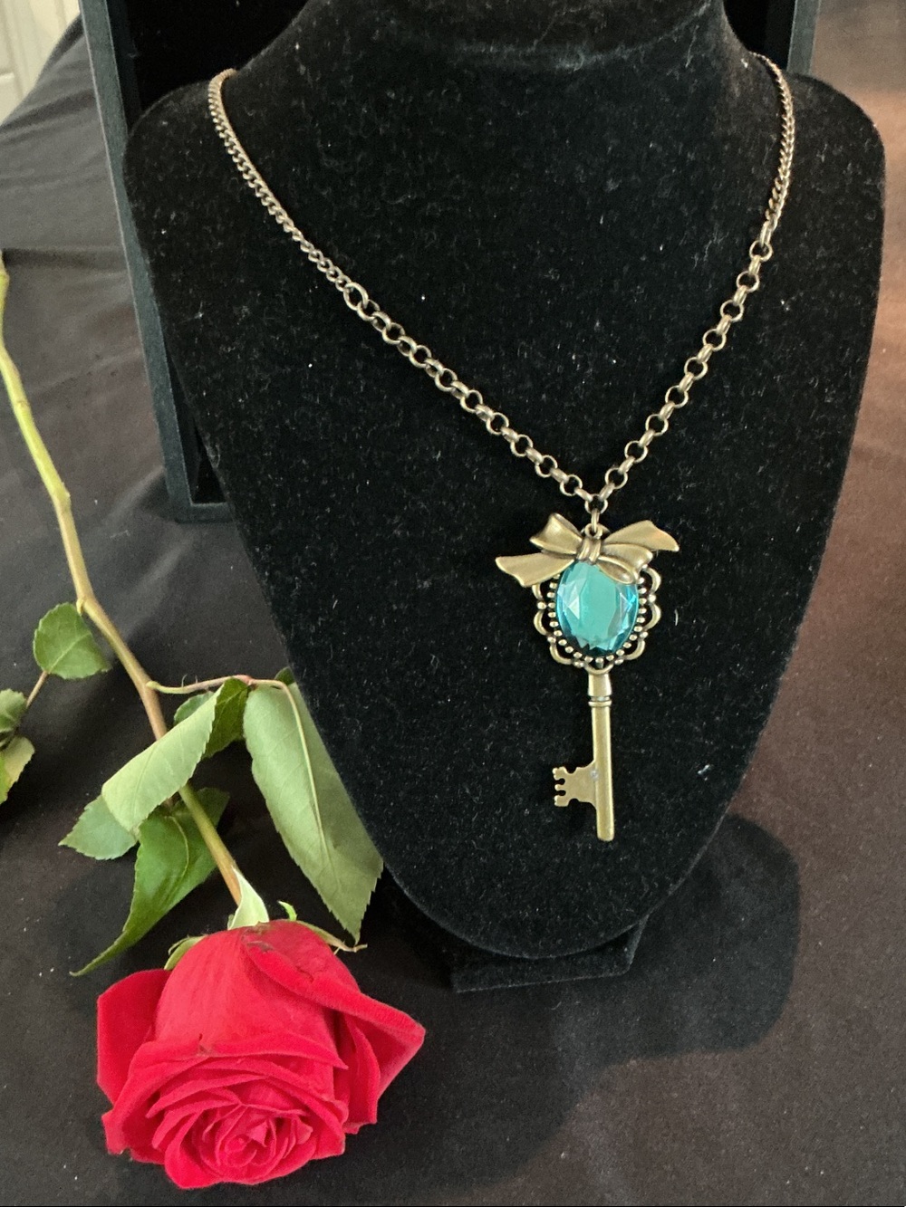 Park Lane Antique Brass/Gold-tone Finish Skeleton Key Necklace